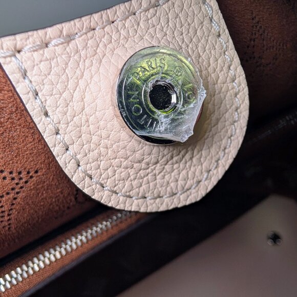 Louis Vuitton Cream Perforated Leather Mahina Babylon GM Hobo Bag - Picture 13 of 16